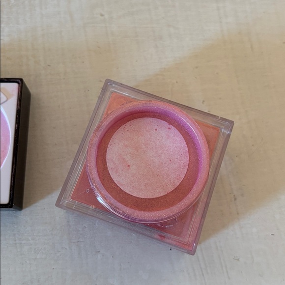 Beauty Society powder blush/highlighter - Picture 3 of 3